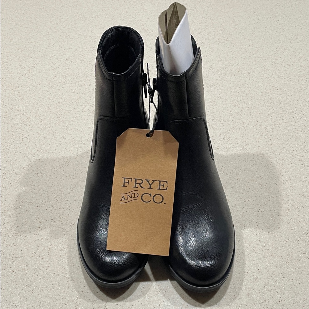 FRYE AND CO. Sleek Black Ankle Boots